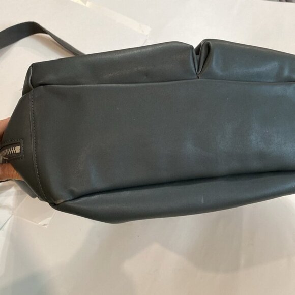 SKIP HOP GREENWICH DIAPER BAG SMOKE - Picture 8 of 16